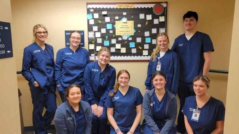 十大网投平台信誉排行榜阿尔图纳分校的护理学生参加了健康委员会的资源.
